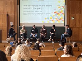 Podiumsdiskussion mit Lena Sieberg, Julia Monro, Lisa Oude Lansink, Ceren Akyüz und Thomas Abel