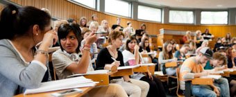 Symbolfoto: Internationale Studierende in einem Hörsaal.