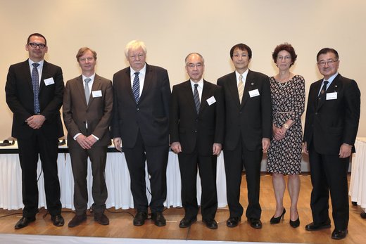 (left to right) Prof. Dr. Markus Hilgert (Director Vorderasiatisches Museum (Museum of the Ancient Near East) der Staatlichen Museen zu Berlin – Preußischer Kulturbesitz), Prof. Dr. Gerhard Fettweis (Vodafone Chair Mobile Communications Systems, Techni