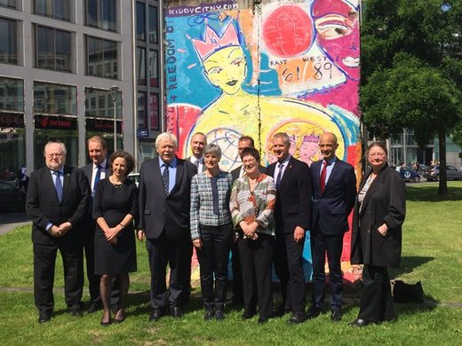 Mitte: HRK-Präsident Horst Hippler, HRK-Vizepräsidentin Johanna Weber und Dame Julia Goodfellow, Präsidentin von Universities UK und Rektorin der University of Kent (v.l.n.r.)